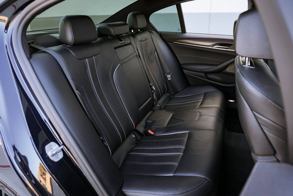 Used 2022 BMW M550i xDrive AWD/4WD image 28