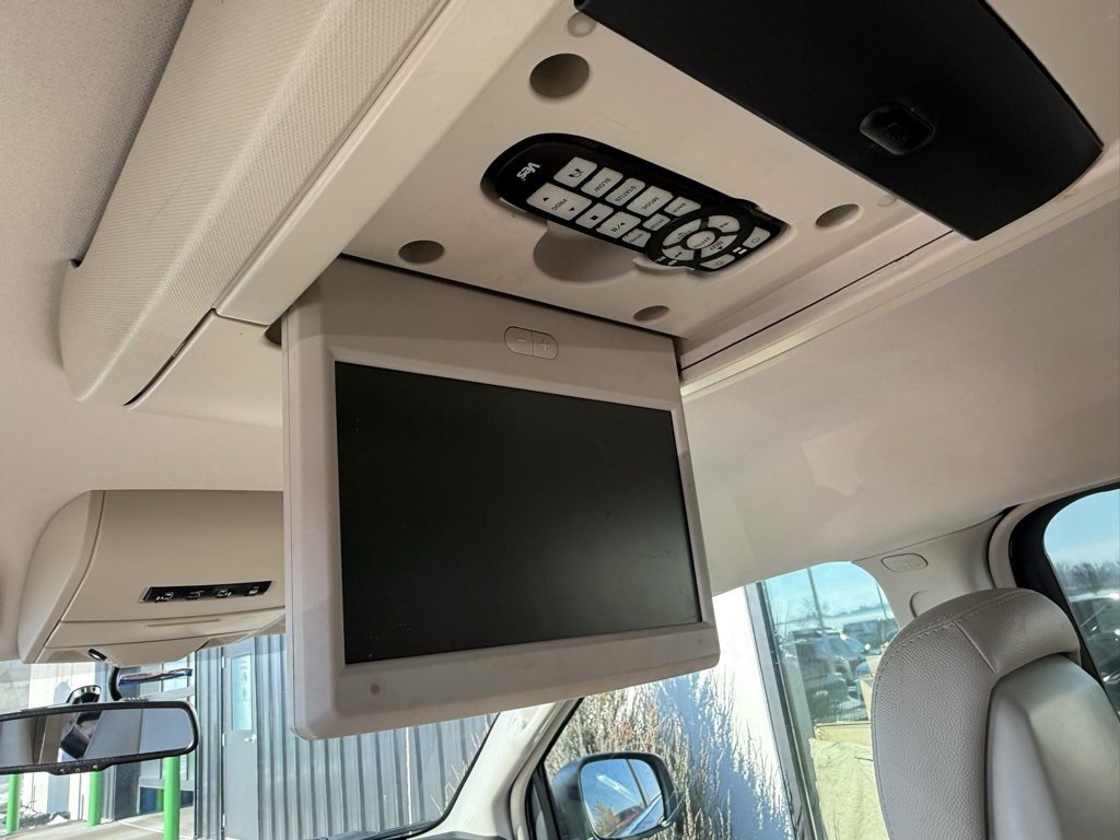 Used 2013 Chrysler Town & Country Touring image 23