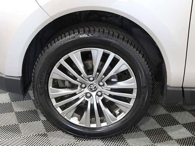 Certified 2022 Toyota Venza XLE AWD/4WD image 16