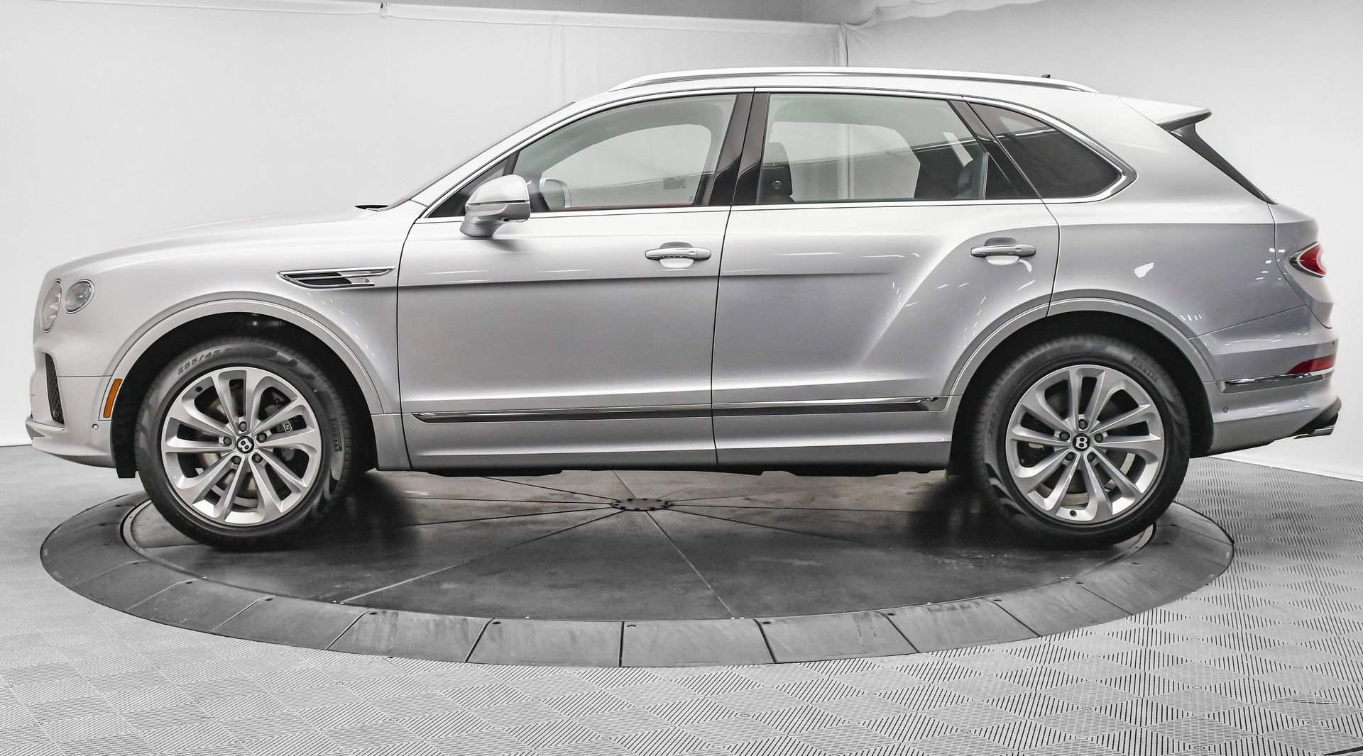 New 2025 Bentley Bentayga image 9