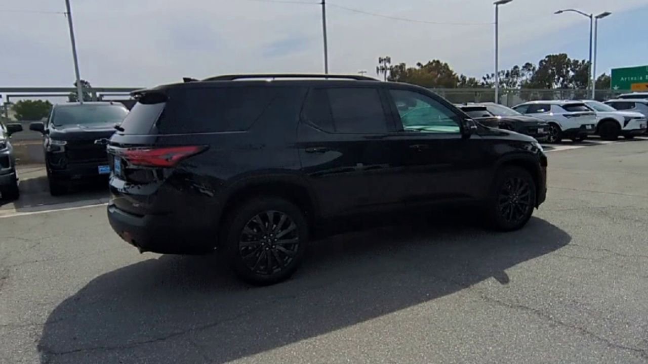 Used 2023 Chevrolet Traverse RS w/ LPO, Cargo Package image 8