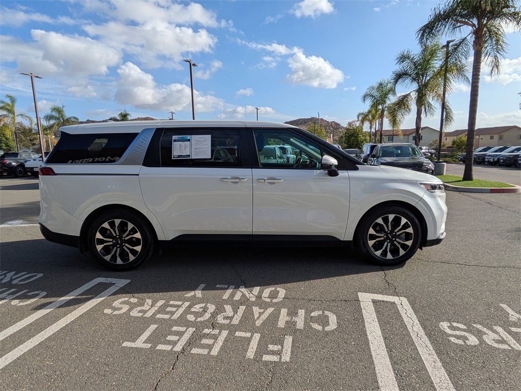 Used 2024 Kia Carnival EX image 7