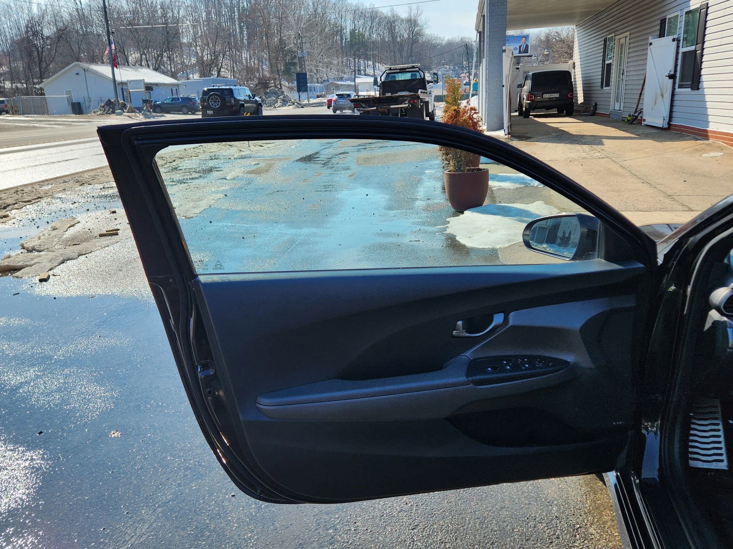 Used 2020 Hyundai Veloster Turbo image 19