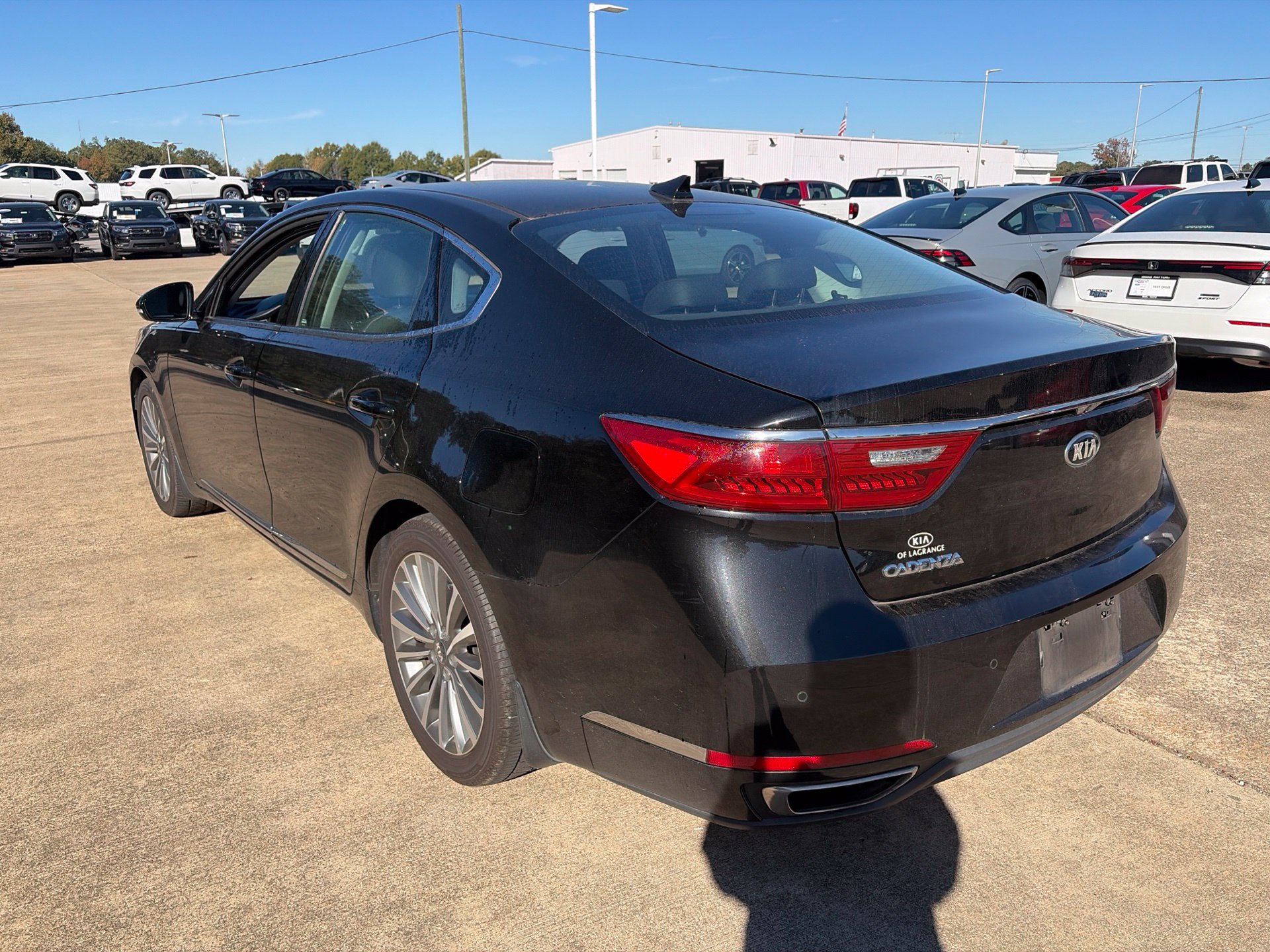 Used 2019 Kia Cadenza Premium FWD image 2