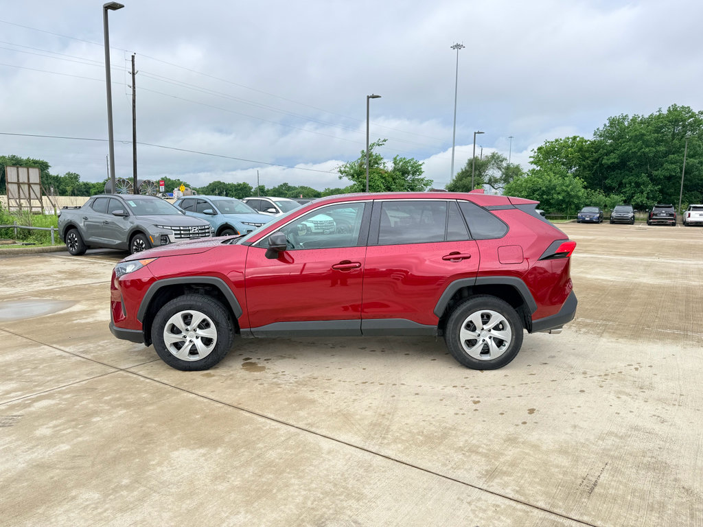 Used 2022 Toyota RAV4 LE FWD image 8