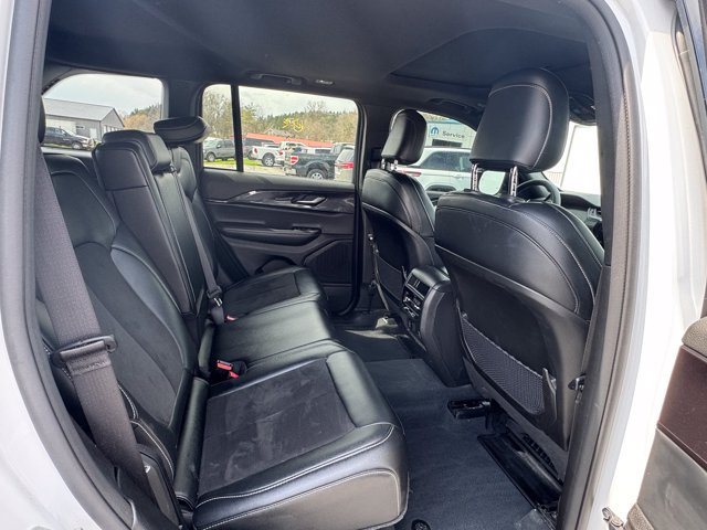 Used 2023 Jeep Grand Cherokee Altitude AWD/4WD image 15