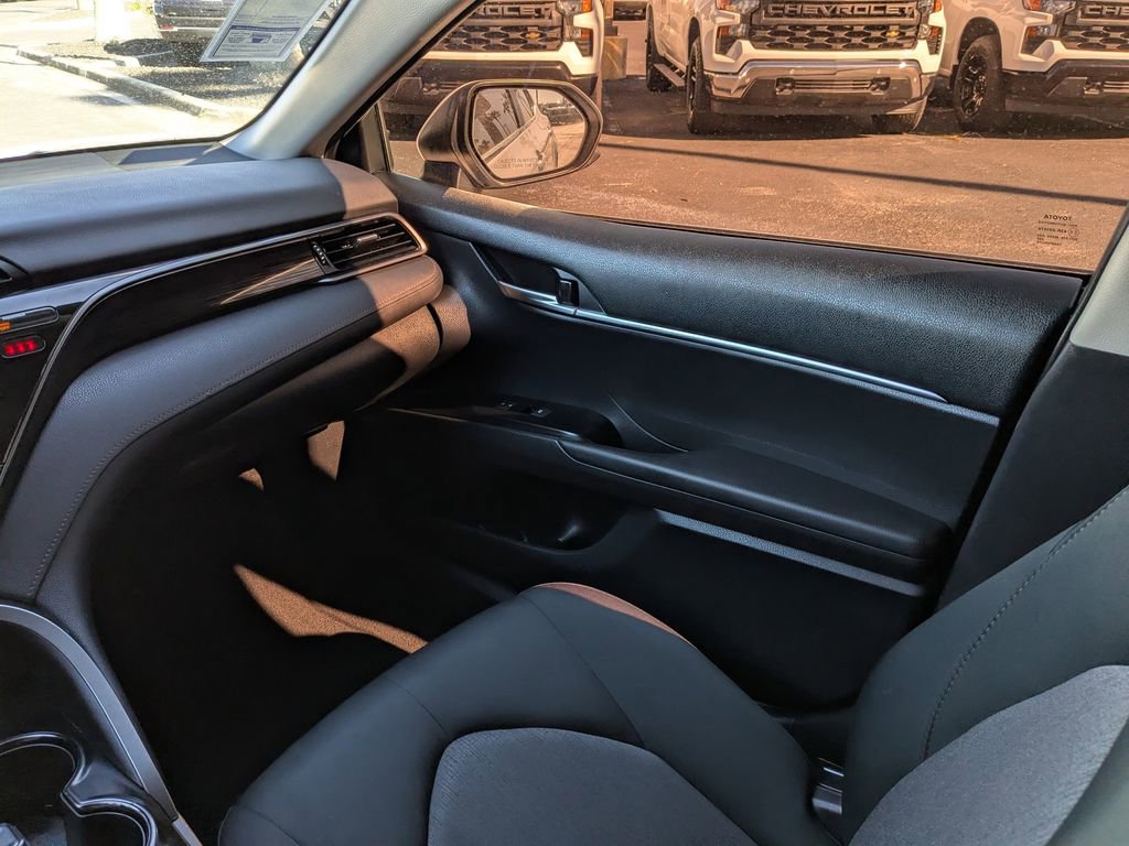 Used 2020 Toyota Camry LE image 16