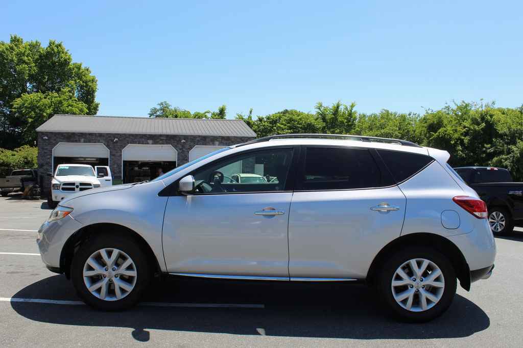 Used 2014 Nissan Murano SV AWD/4WD image 10