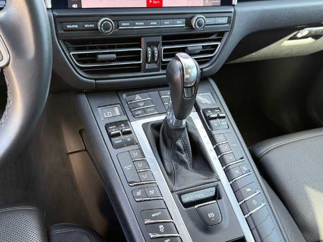 Used 2021 Porsche Macan AWD/4WD image 17