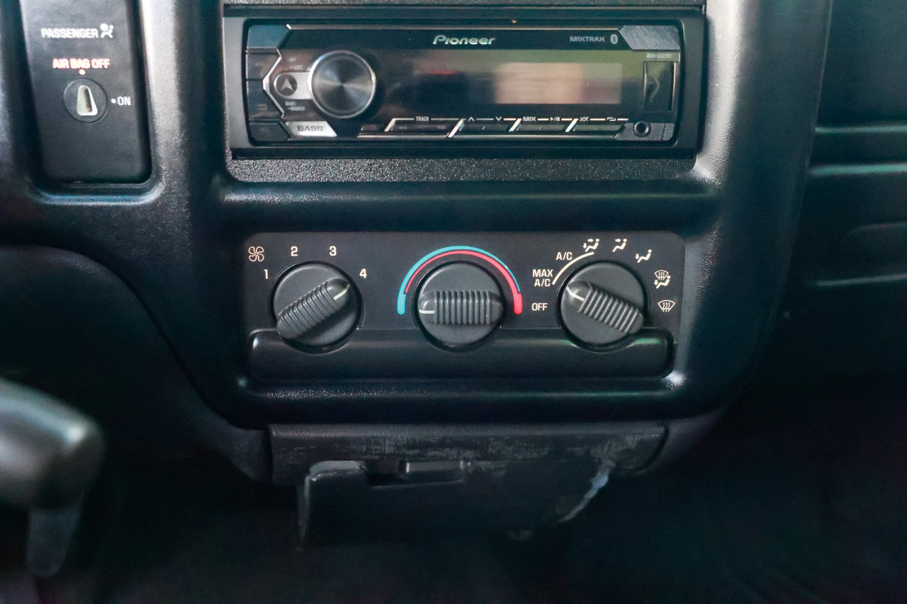 Used 2000 GMC Sonoma SLS w/ SLS Super Spec Pkg 1 image 23