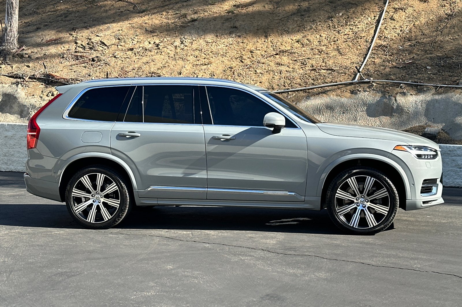 Certified 2024 Volvo XC90 T8 Plus w/ Protection Package Premier AWD/4WD image 3