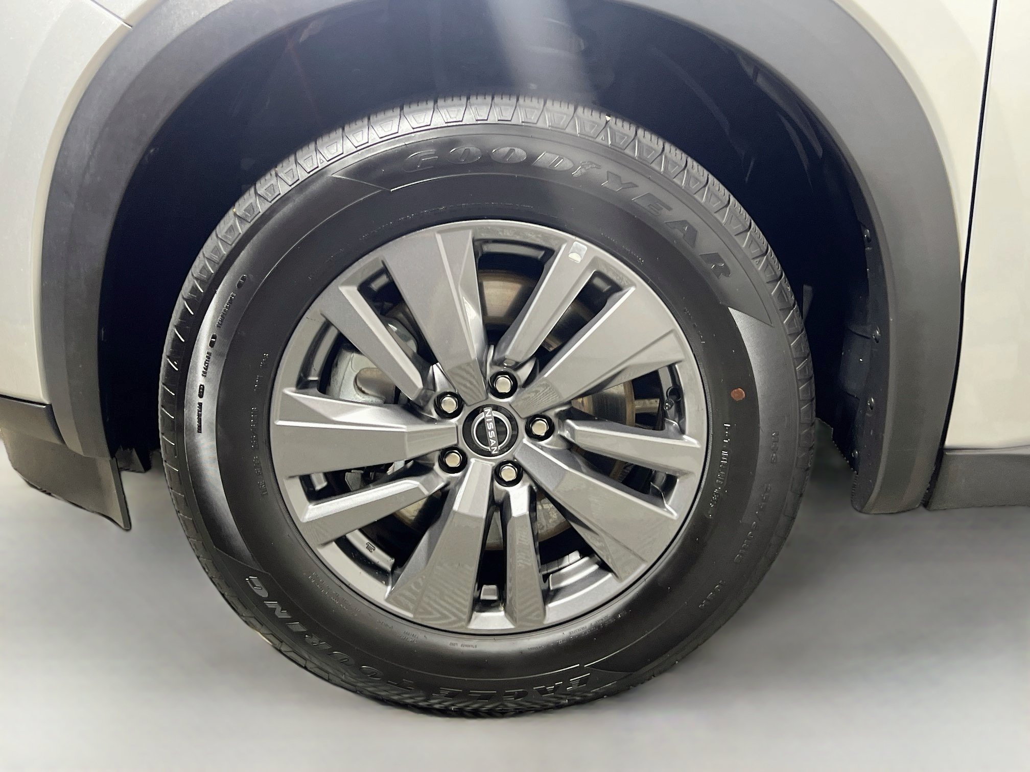 Used 2025 Nissan Pathfinder SV FWD image 14
