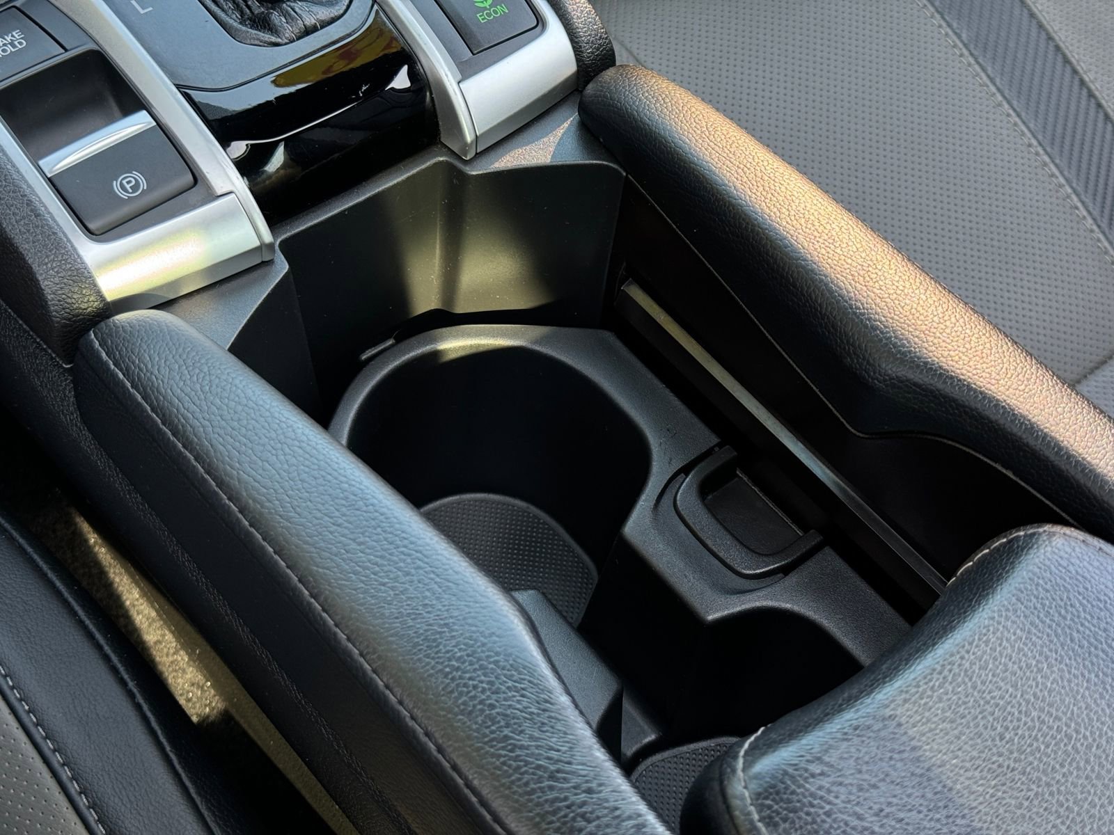 Used 2018 Honda Civic Touring image 39