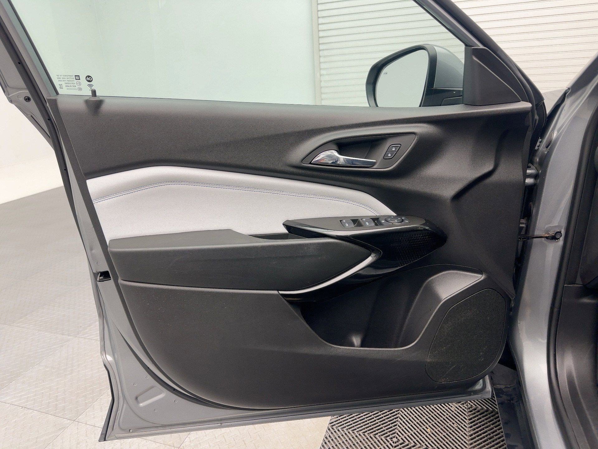 Certified 2024 Chevrolet Trax LT w/ Sunroof Package image 26