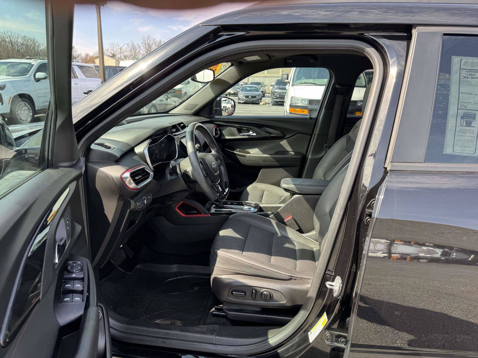 Used 2022 Chevrolet TrailBlazer RS w/ Sun and Liftgate Package AWD/4WD image 21