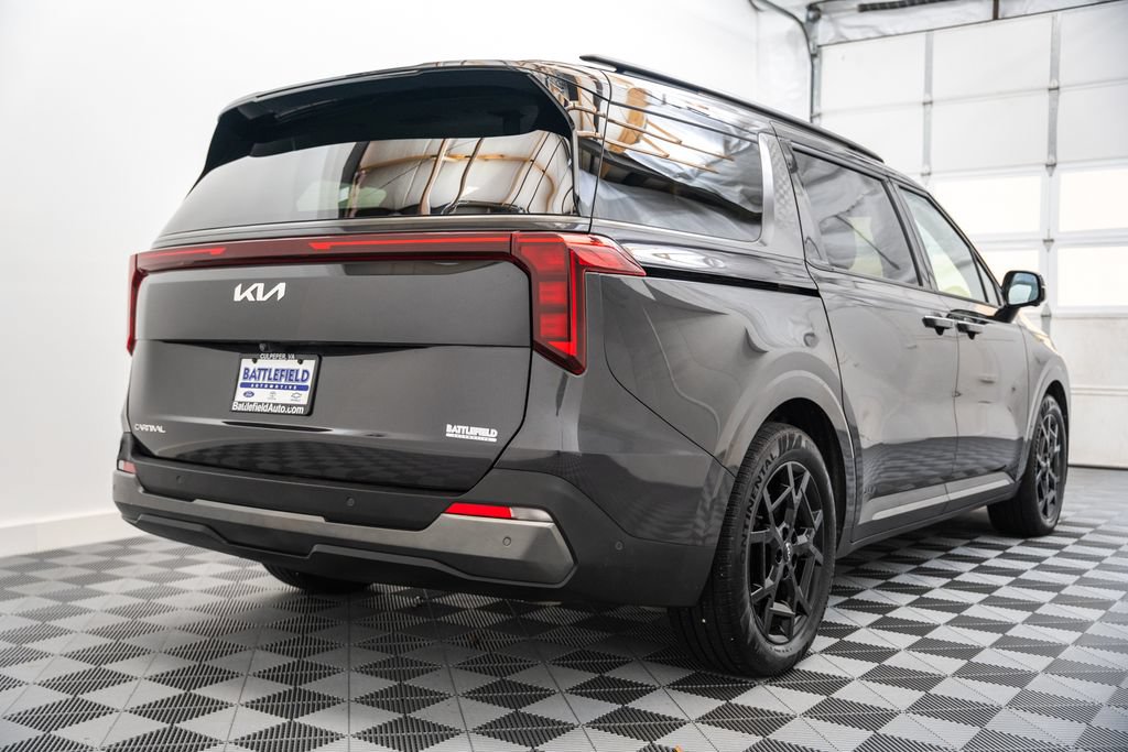 Used 2025 Kia Carnival SX FWD image 5