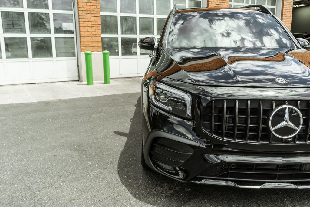 Used 2023 Mercedes-Benz GLB 35 AMG 4MATIC w/ AMG Night Package Plus image 30