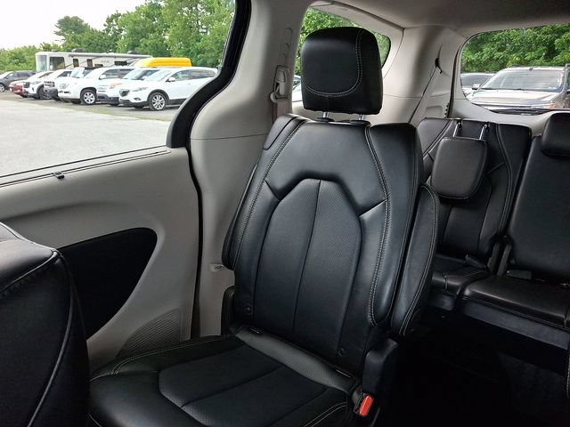 Used 2024 Chrysler Pacifica Touring-L FWD image 25