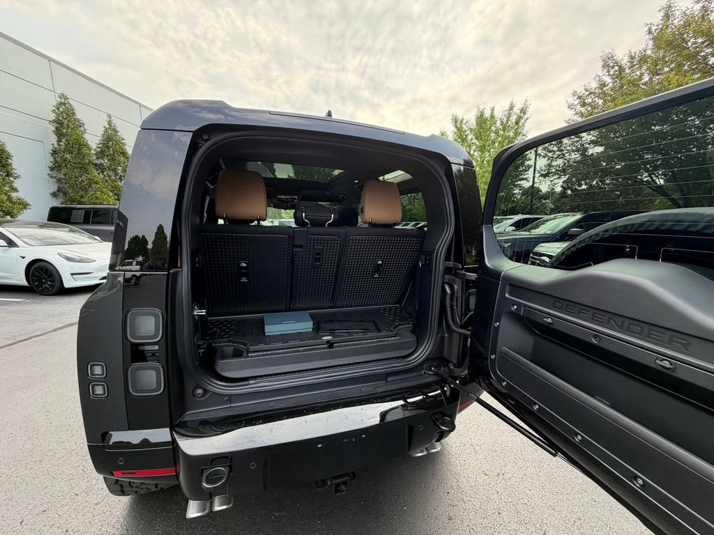 Used 2026 Land Rover Defender 90 V8 AWD/4WD image 19