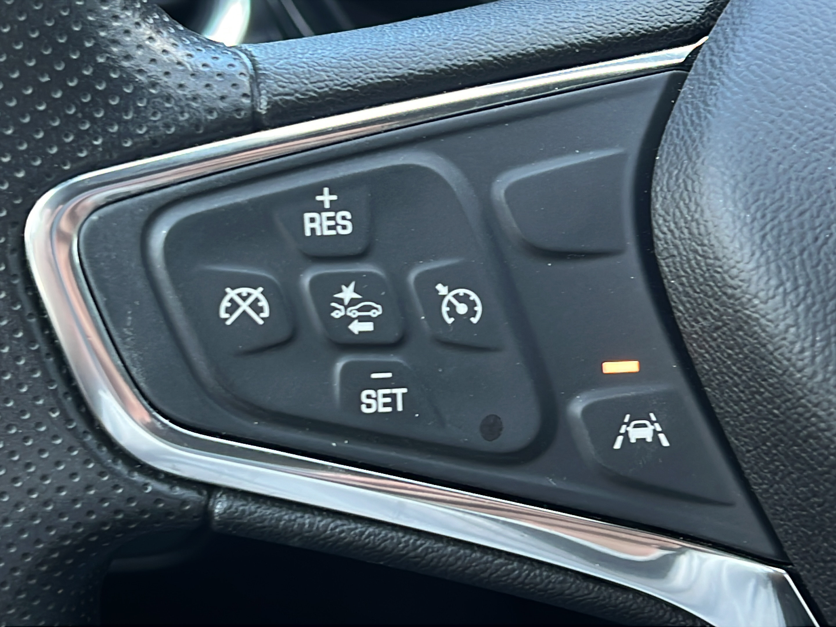 Used 2020 Chevrolet Equinox LS FWD image 18