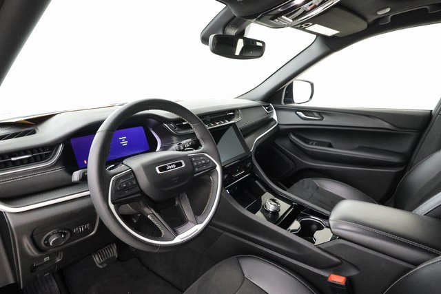 Used 2023 Jeep Grand Cherokee Altitude image 11