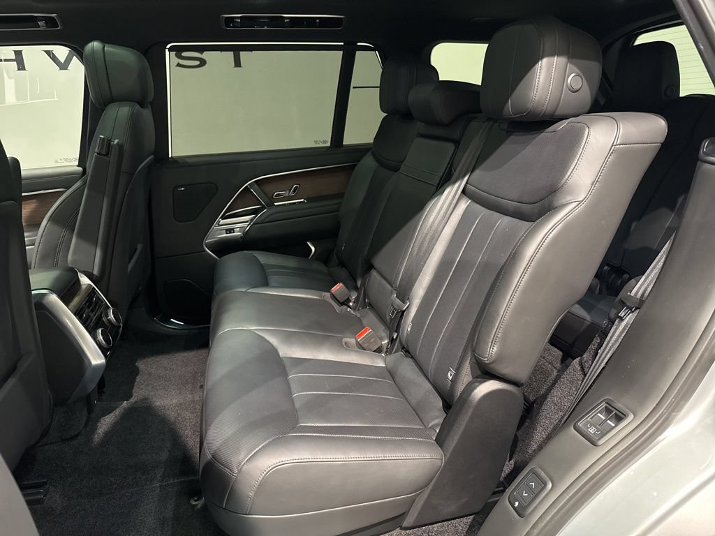 Used 2025 Land Rover Range Rover Long Wheelbase SE AWD/4WD image 36
