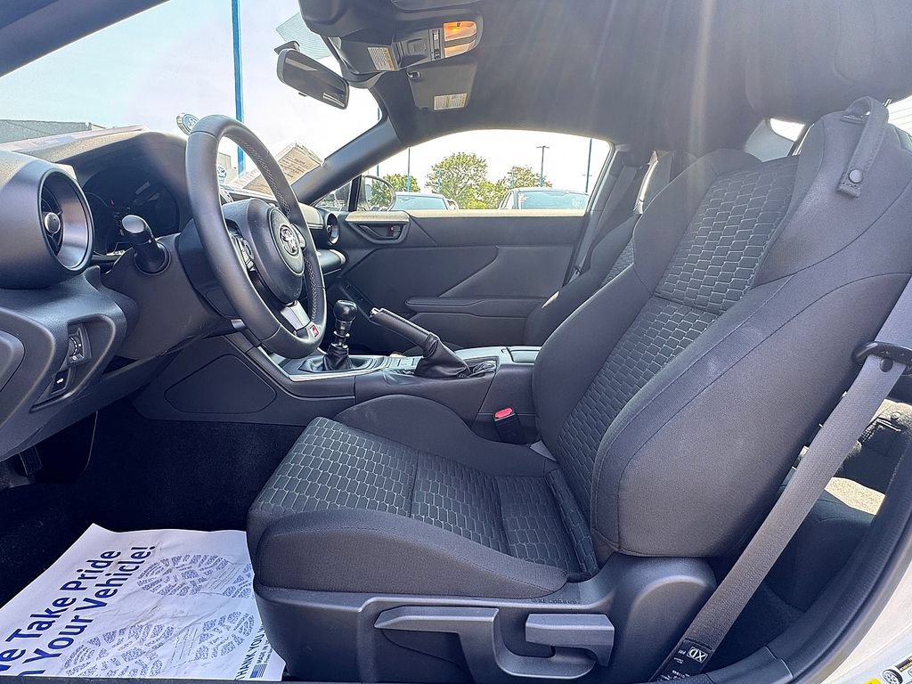 Used 2025 Toyota GR86 w/ ALL Weather Mat Package (TMS) RWD image 8