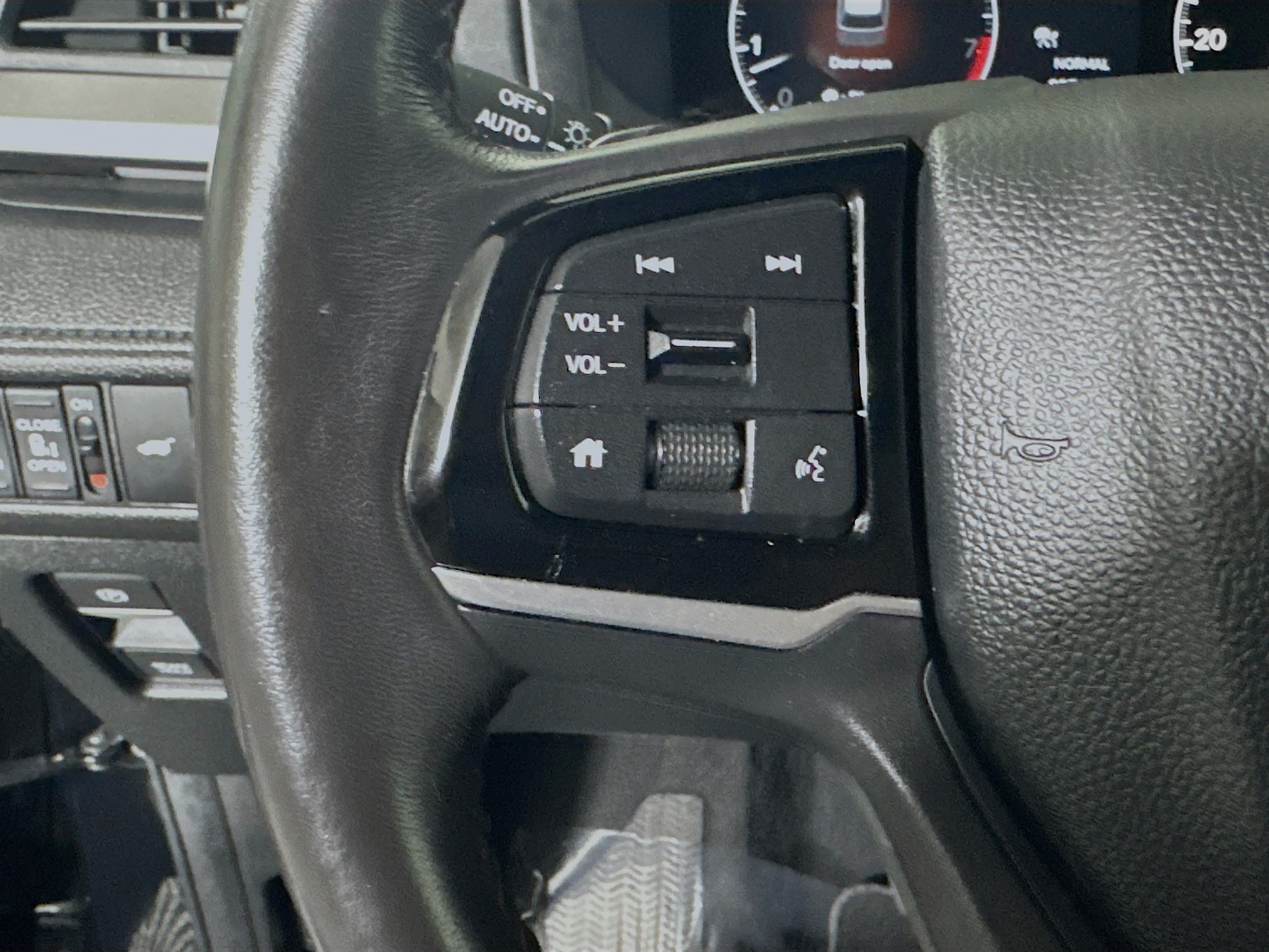 Used 2025 Honda Odyssey Sport-L image 16