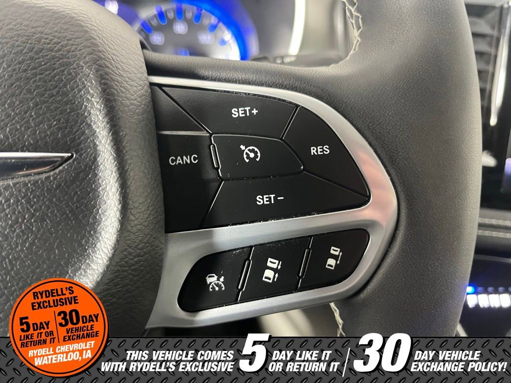 Used 2022 Chrysler Pacifica Touring-L image 27