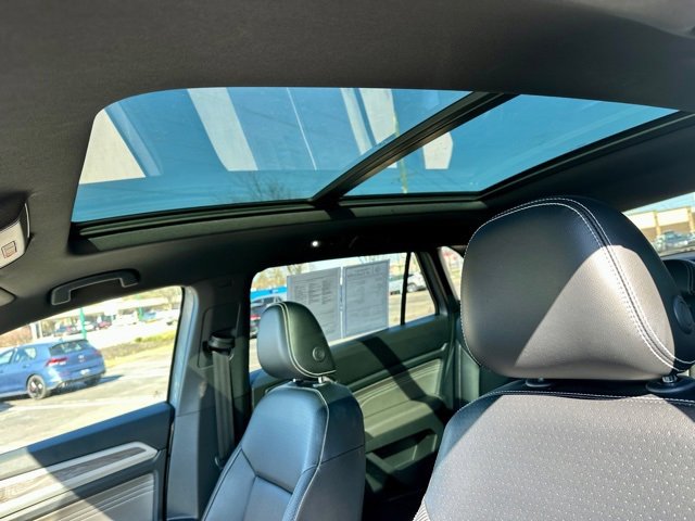 Certified 2022 Volkswagen Atlas Cross Sport SE w/ Panoramic Sunroof Package image 15