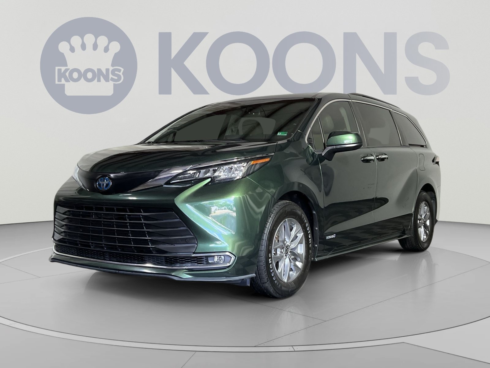 Used 2021 Toyota Sienna XLE