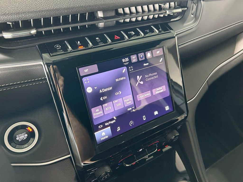 Used 2025 Jeep Grand Cherokee Laredo image 16