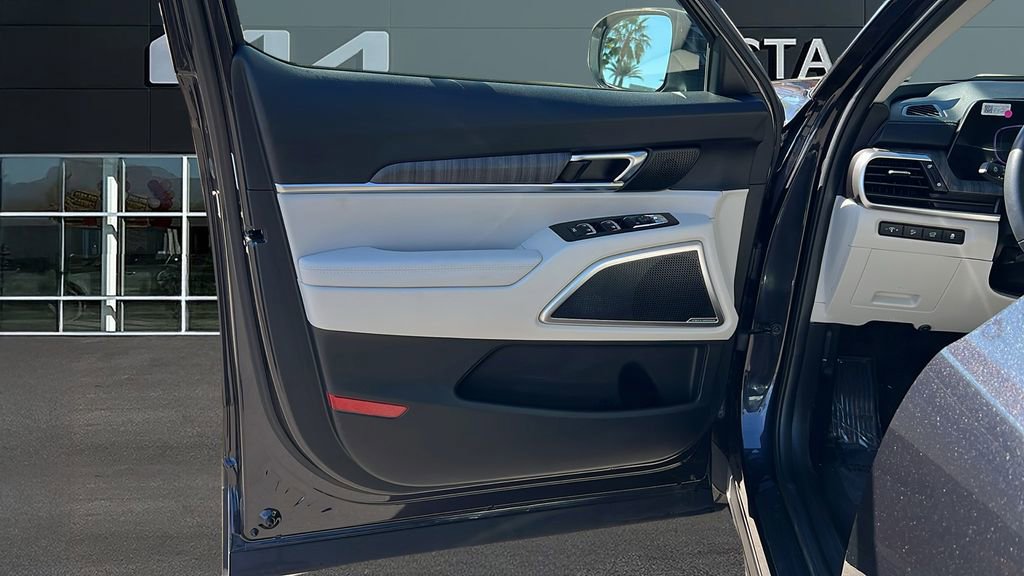 Used 2025 Kia Telluride EX w/ EX Captain's Chair Package image 10