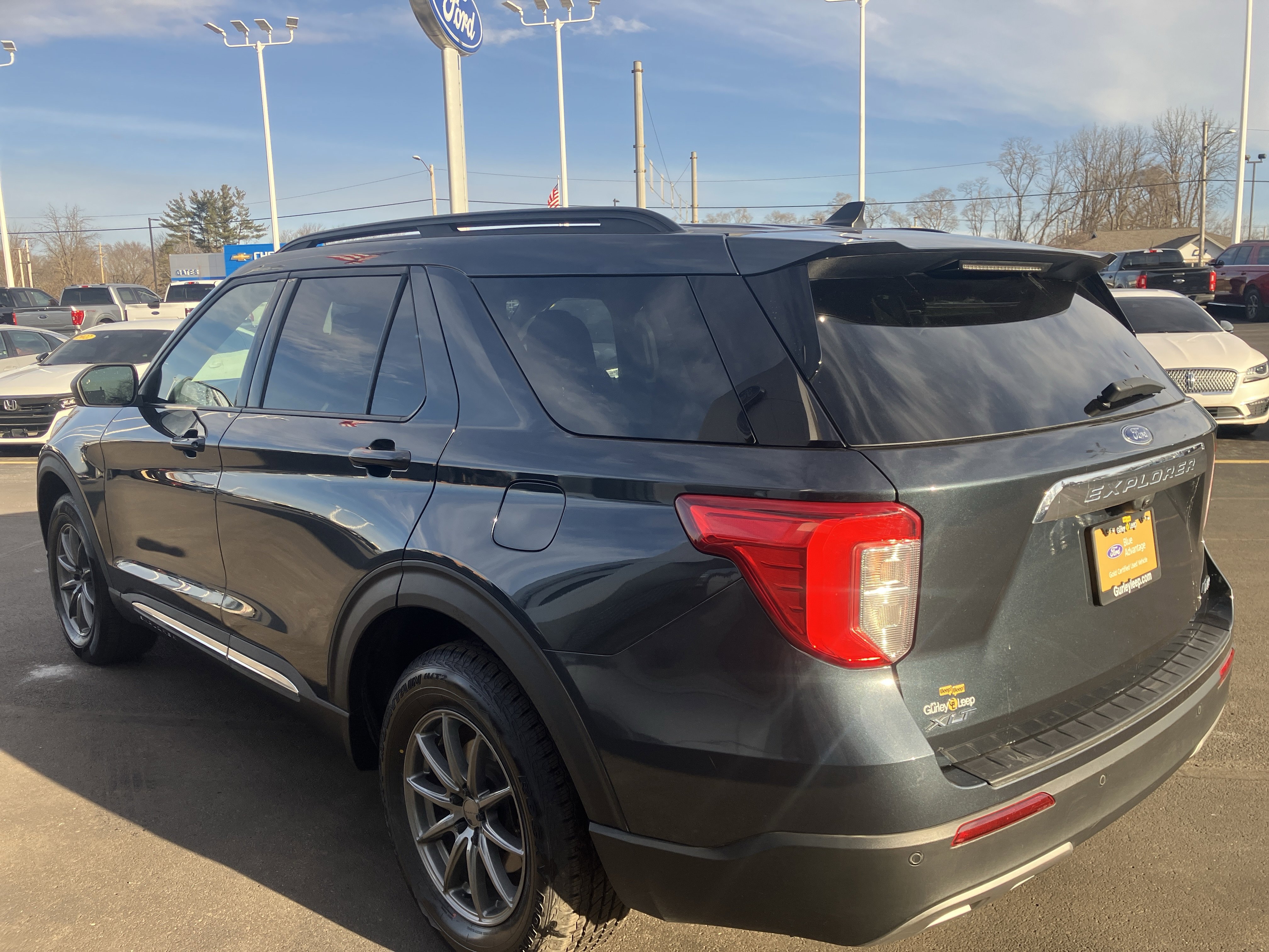 Used 2022 Ford Explorer XLT w/ Equipment Group 202A image 5