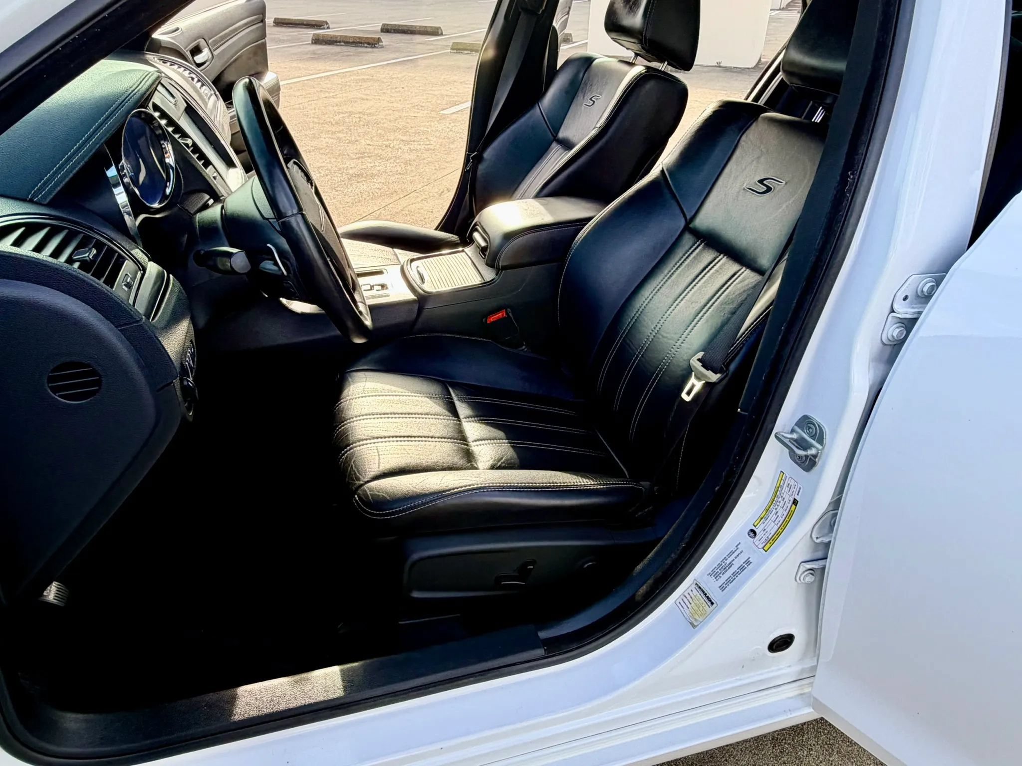 Used 2013 Chrysler 300 S RWD image 38