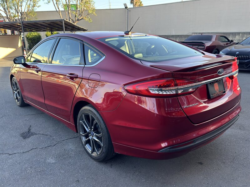 Used 2018 Ford Fusion SE w/ Equipment Group 201A FWD image 12