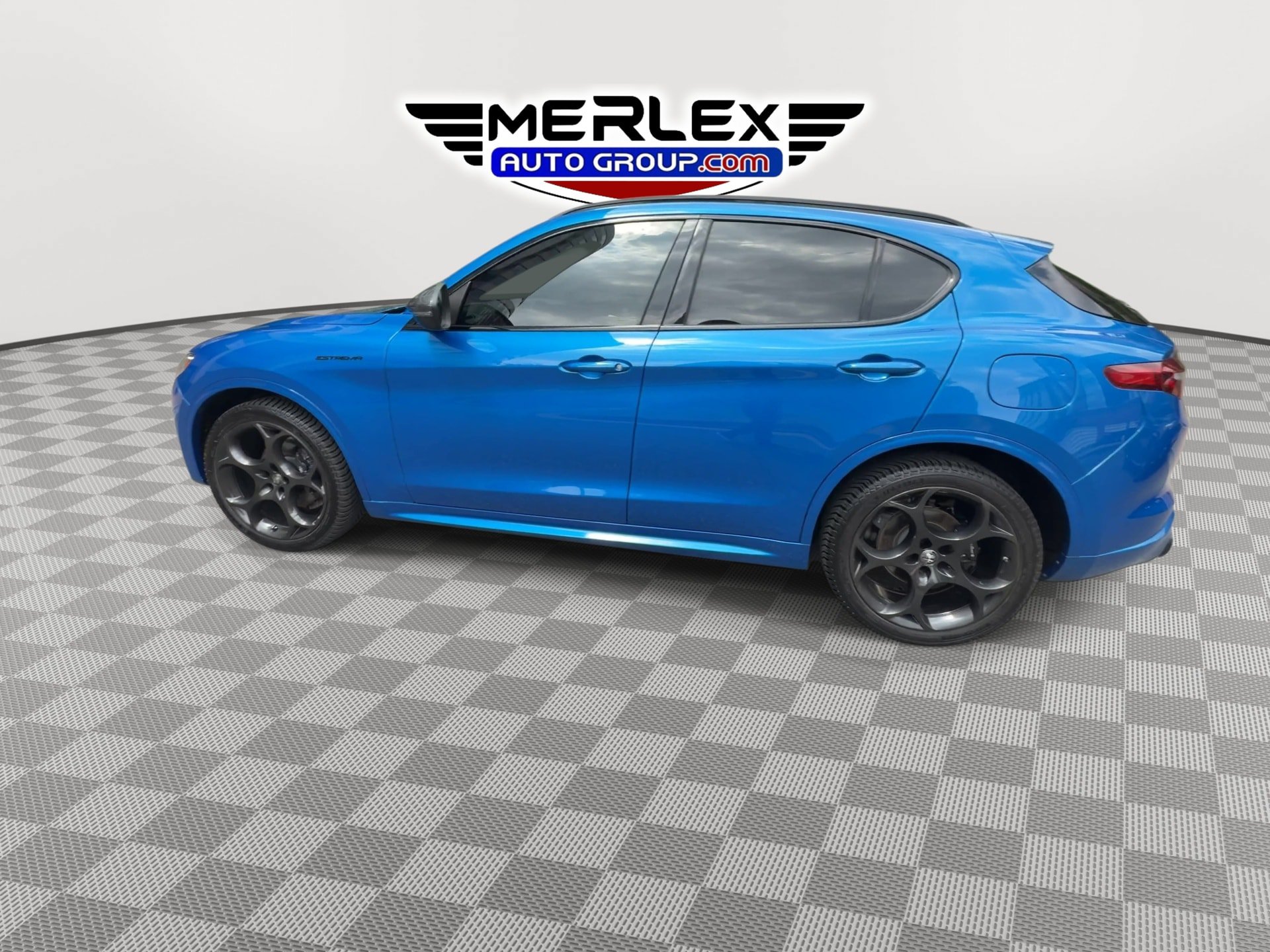 Used 2023 Alfa Romeo Stelvio Estrema AWD/4WD image 5