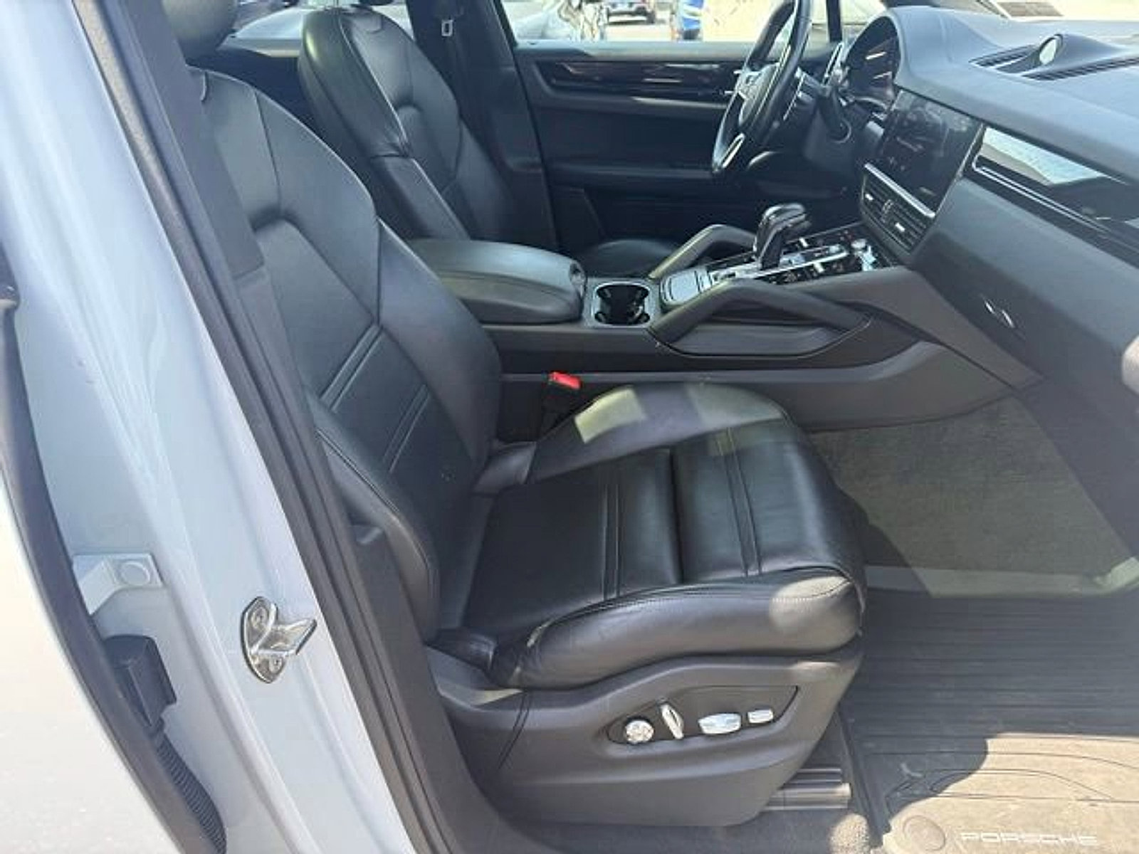 Used 2021 Porsche Cayenne AWD/4WD image 24