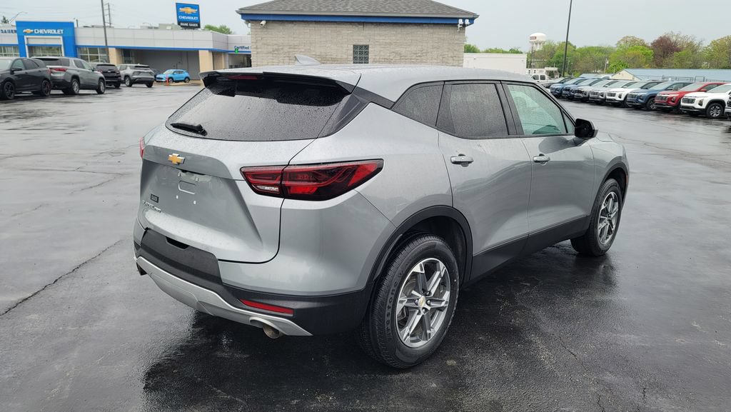 Used 2025 Chevrolet Blazer LT AWD/4WD image 12