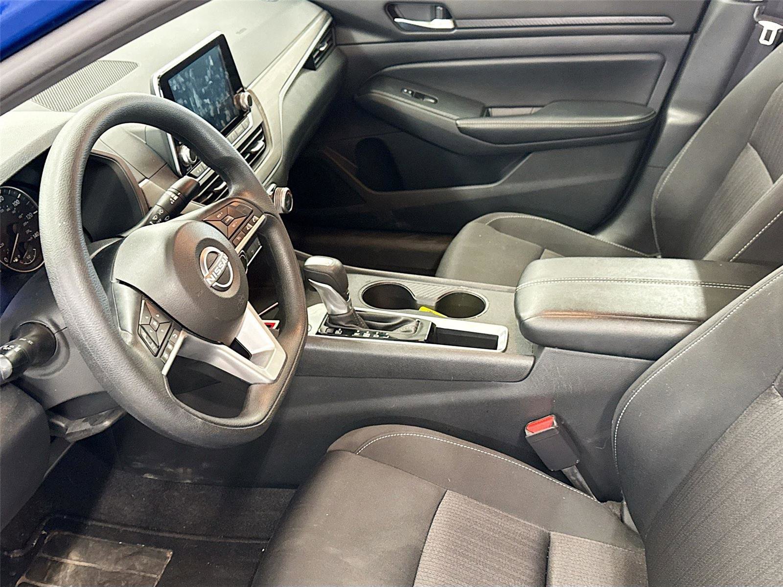 Used 2025 Nissan Altima 2.5 SV FWD image 4