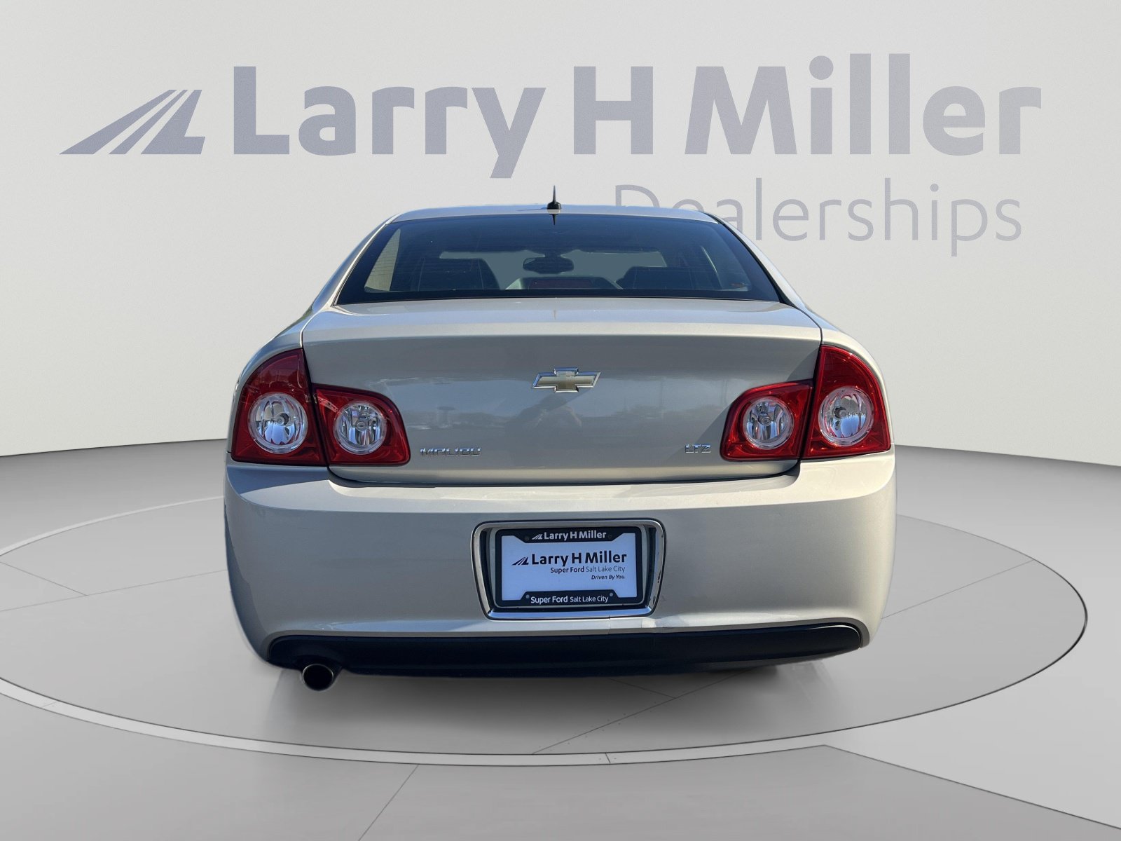 Used 2009 Chevrolet Malibu LTZ w/ Rear Power Package FWD image 4