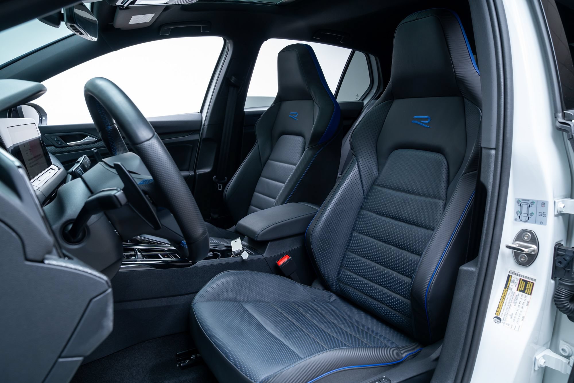 Used 2024 Volkswagen Golf R AWD/4WD image 21