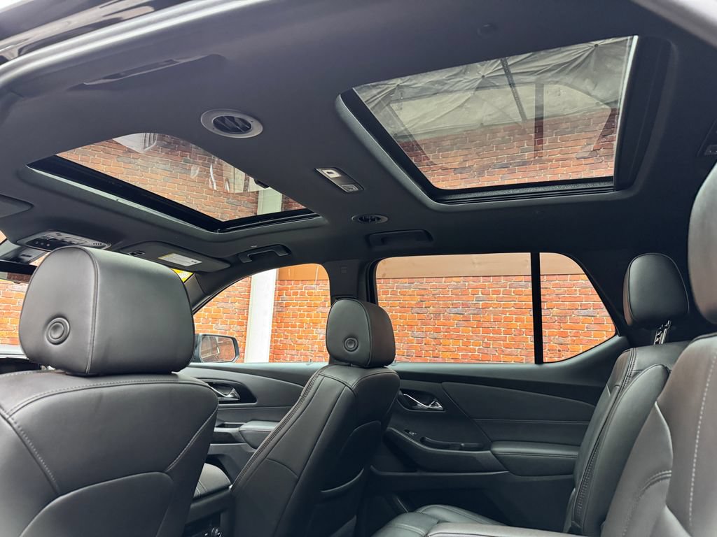 Used 2023 Chevrolet Traverse RS AWD/4WD image 3