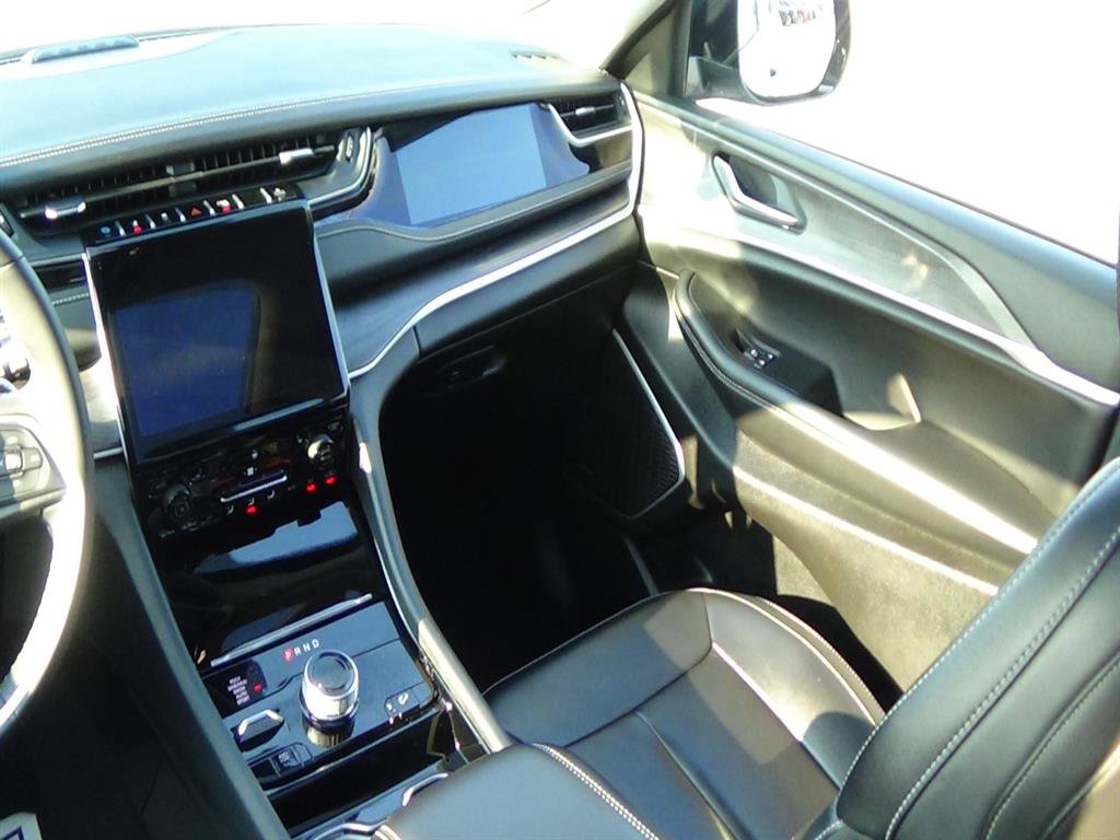 Used 2023 Jeep Grand Cherokee 4WD 4xe image 17