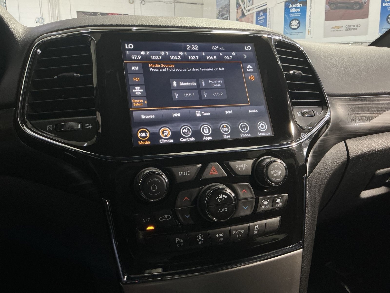 Used 2021 Jeep Grand Cherokee Laredo X AWD/4WD image 19