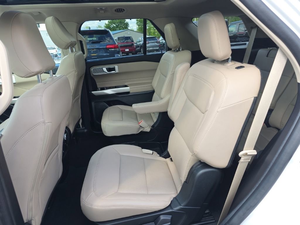 Used 2021 Ford Explorer Limited w/ Equipment Group 301A AWD/4WD image 14