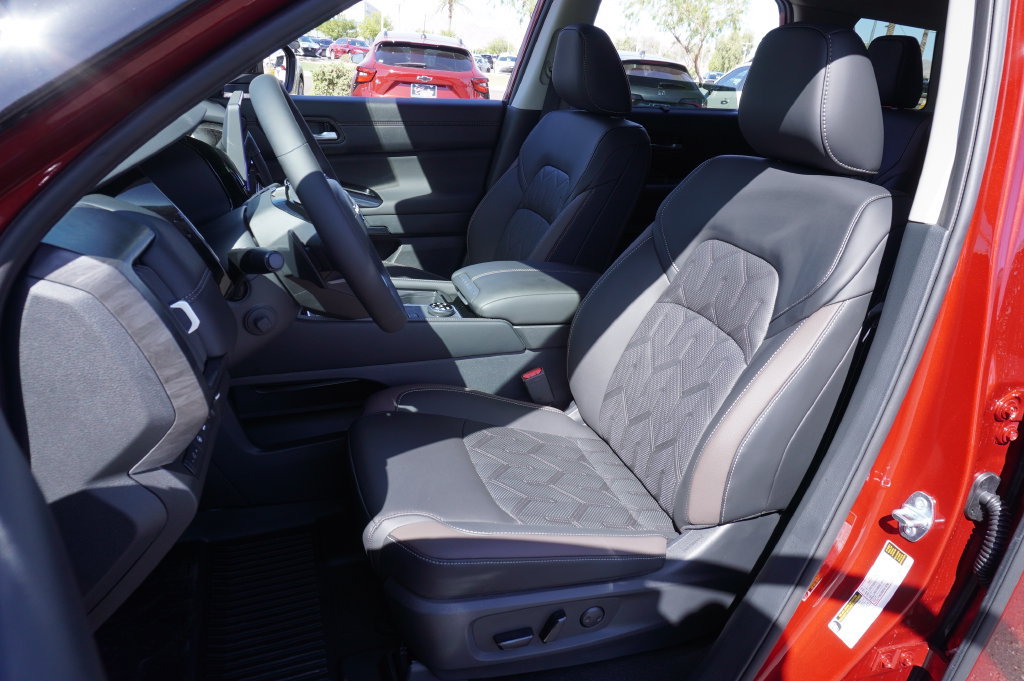 New 2026 Nissan Pathfinder Platinum w/ Cargo Package AWD/4WD image 15