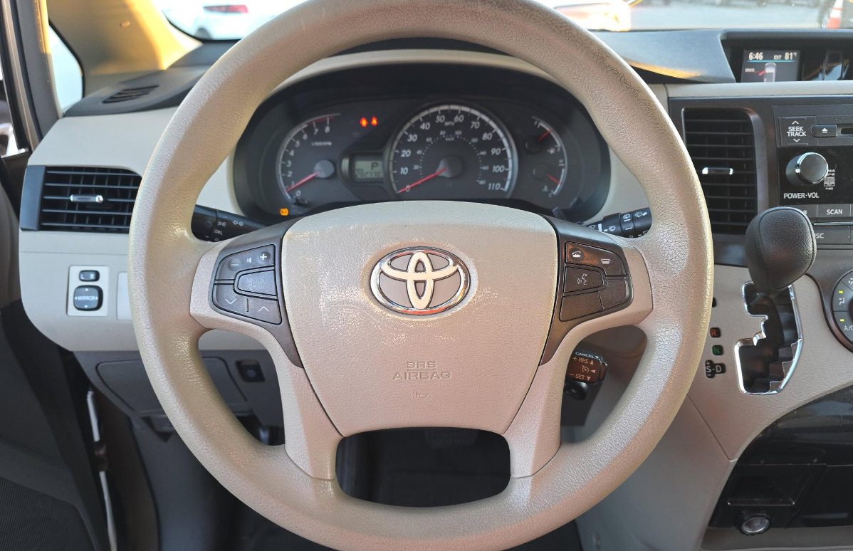 Used 2011 Toyota Sienna LE image 10