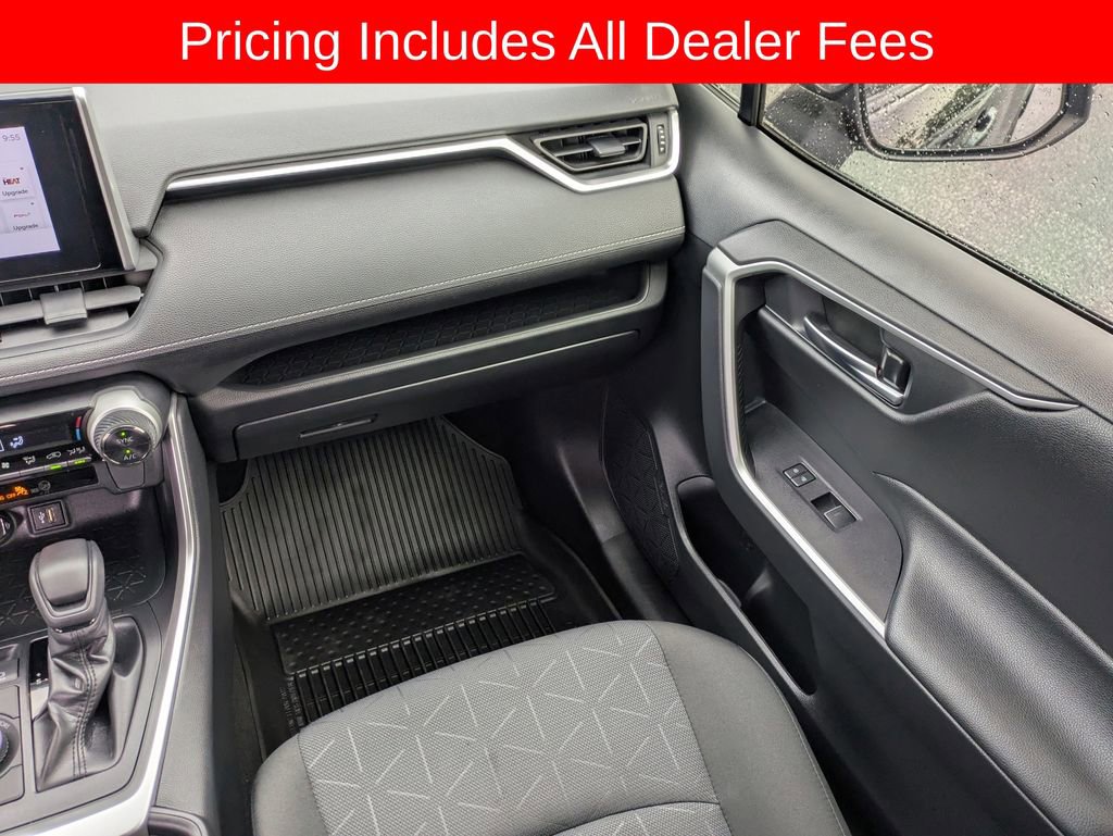 Used 2025 Toyota RAV4 XLE AWD/4WD image 18