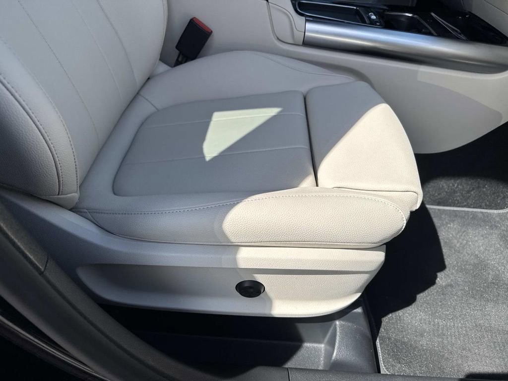 Used 2025 Mercedes-Benz GLA 250 image 12